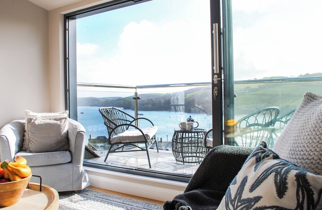 HIGHER CLIFTONVILLE, pet friendly in Salcombe
