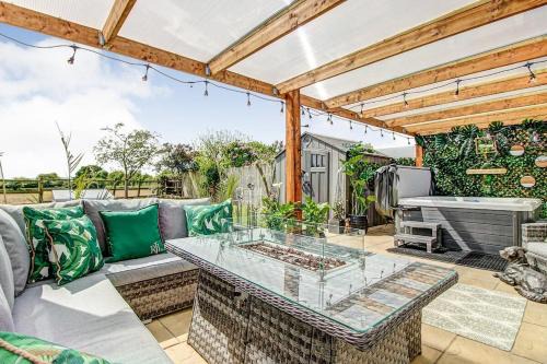 Highest Point in Chester: Hot Tub and Parking