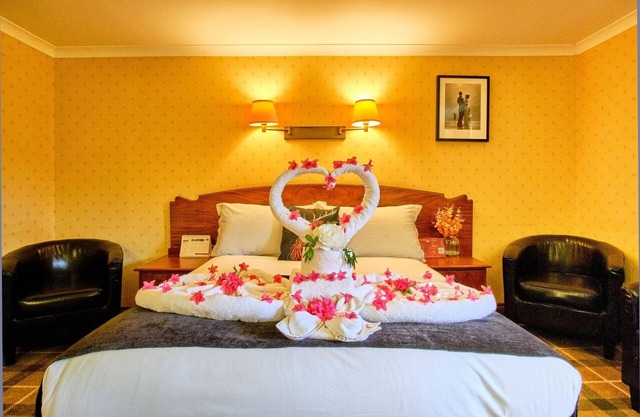Highland Getaway with On-Site Dining, Scenic Gardens & National Park Access