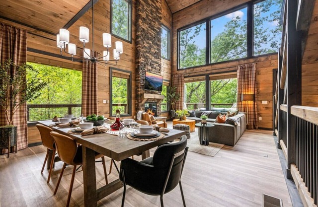 Highland View: Luxe 5BR w/Pool*Theater*Firepit*Hot Tub*Games