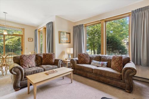Highridge C1 Spacious Two Bedroom Retreat with Fireplace, Full Kitchen, and Resort Amenities