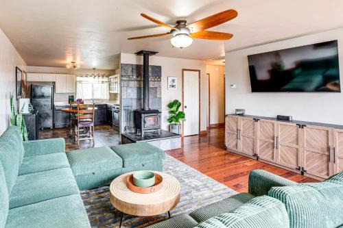 Hike and Golf Farmington Home 1 Mi to Animas River!