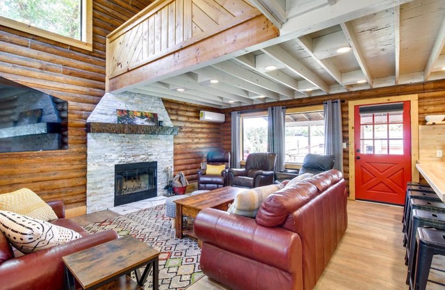 Hike and Unwind Fireside Peaceful Pinedale Cabin!