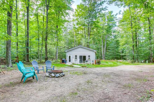 Hike, Ski and Unwind Michigan Escape with Fire Pit!