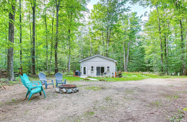 Hike, Ski & Unwind: Michigan Escape w/Fire Pit!