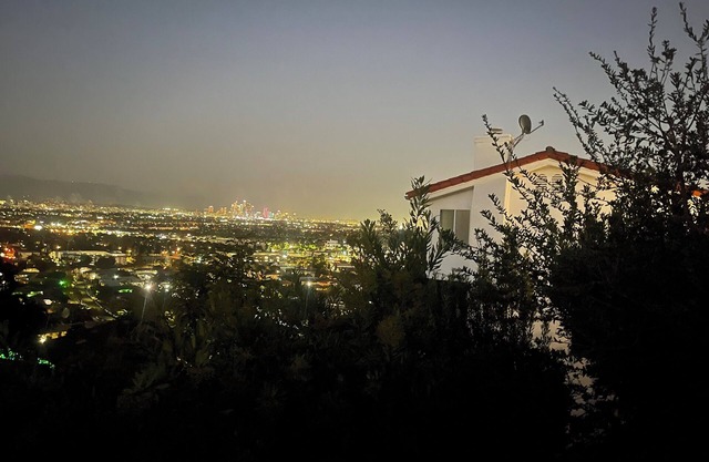 Hillside 4-bedroom house with Spectacular Views of Los Angeles & Hollywood Sign