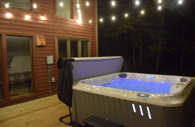 Hillside Haus Hottub EV Timberline Game Rm