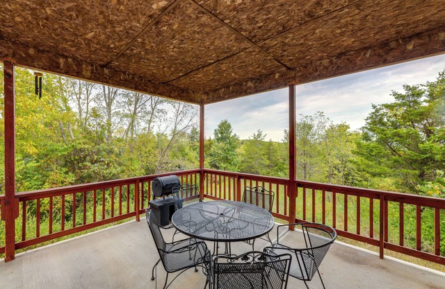 Hillside Home 5 Mi to the Ark in Williamstown!