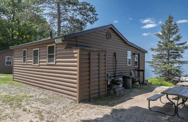 Hillside Resort Cabin #6