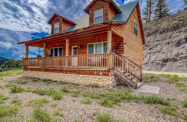 Hilltop Cabin tucked in Rural Pagosa, Views!