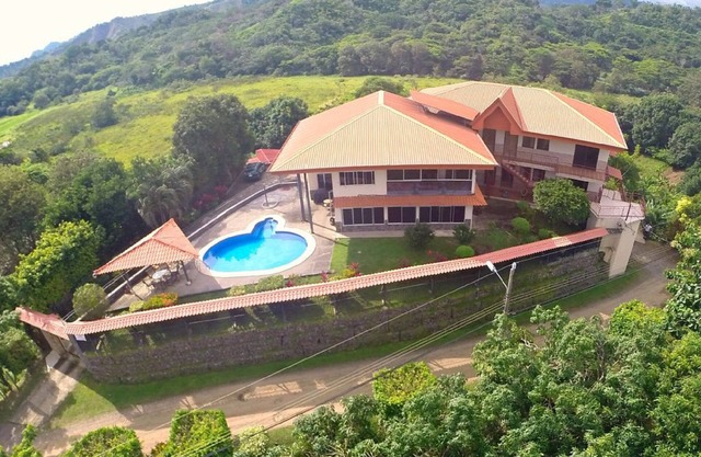 Hilltop Villa with Pool overlooking Jaco