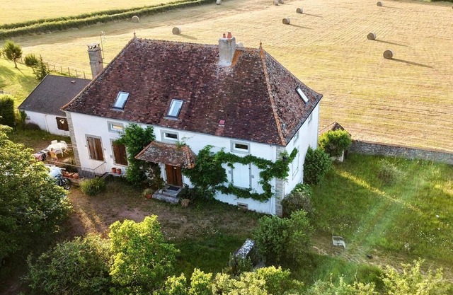 Historical 1850 Master house in Burgundy with pool and endless view