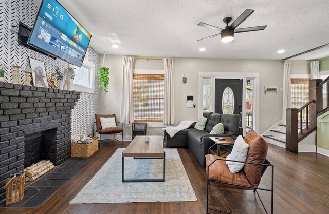 Historic 4BR Home centrally located in Riverside