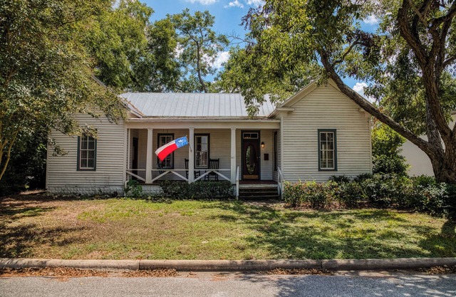 Historic Charm Meets Cozy Comfort in Downtown Brenham