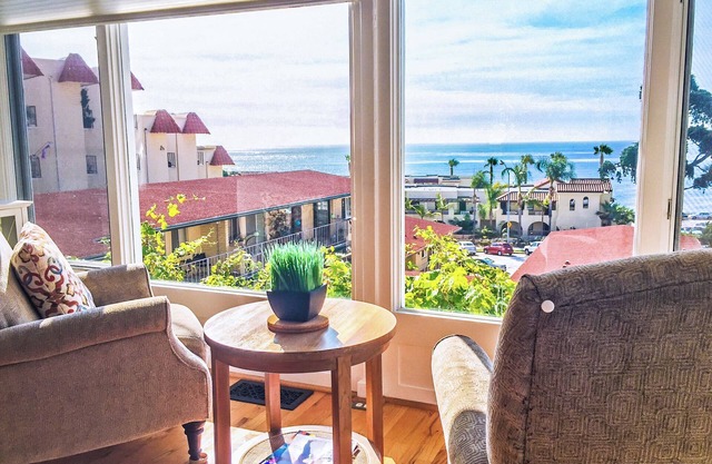 Historic Cottage with Zen Feel. Full Ocean Views in Village