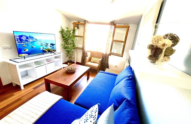 HISTORIC DOWNTOWN VALENCIA's Lovely Apartment for 4 Guests.
