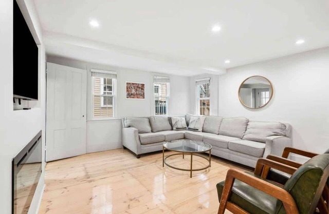 Historic home w/charming courtyard