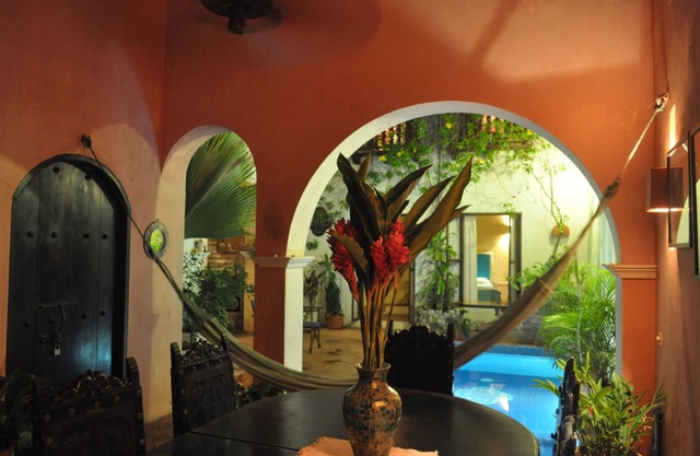 Historic home w/pool in Getsemaní, walled city of Cartagena/Casa histórica