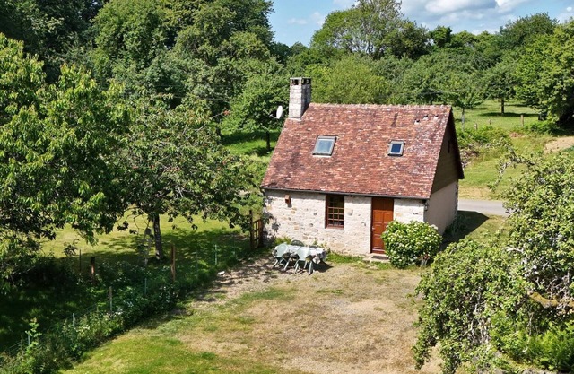 Historic house with enclosed garden, pets allowed, near forest