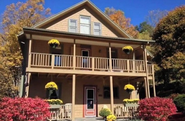 Historic Inn Rental, Great Location & Spacious
