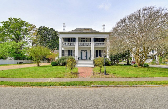 Historic Manor w/Screened Porch in Elizabeth City