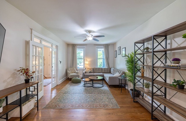 Historic NW DC Rowhome + Hot Tub 5 bed/3.5 bath
