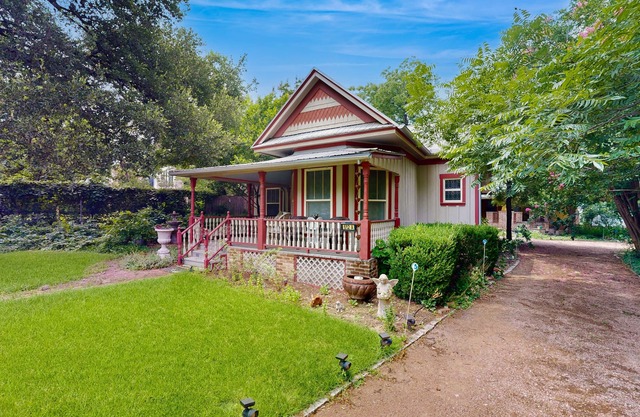 Historic South Austin home near trendy attractions - AC & washer/dryer