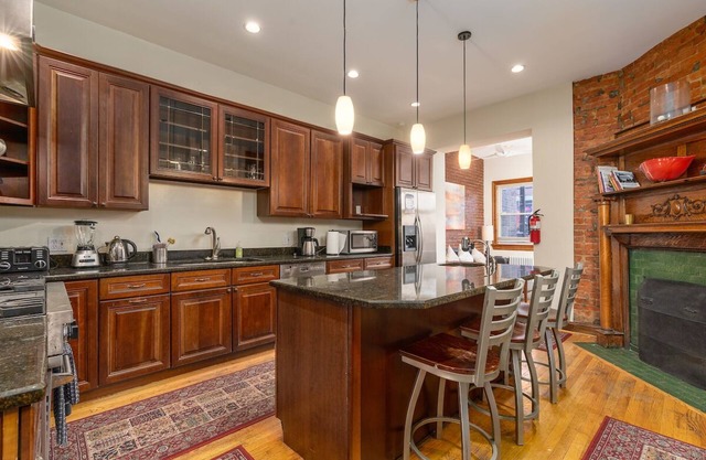 Historic & Stately 5 Bedroom Home in Adams Morgan