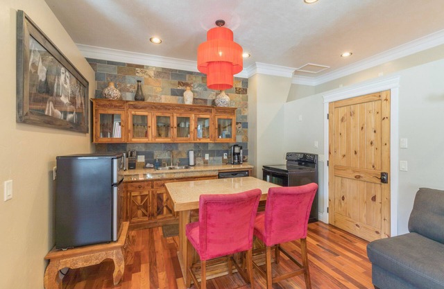 Historic Suite Located in the Heart of Ouray | Air Conditioning!