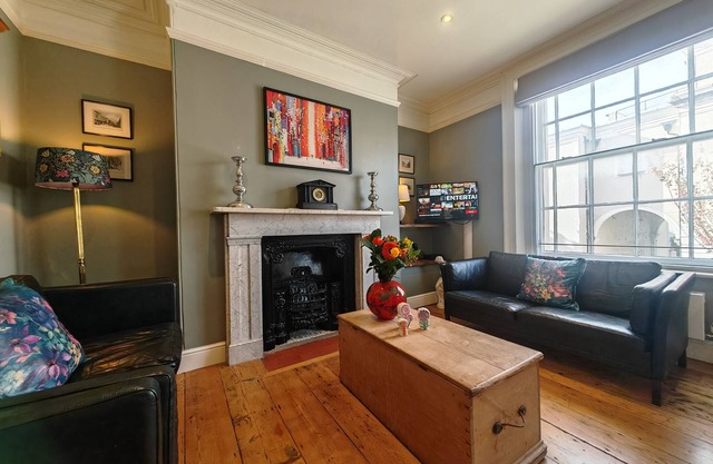 Historic Winchester Apartment