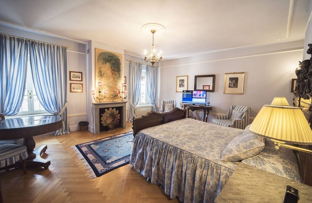 Historical Residence with rooms and apartments city center