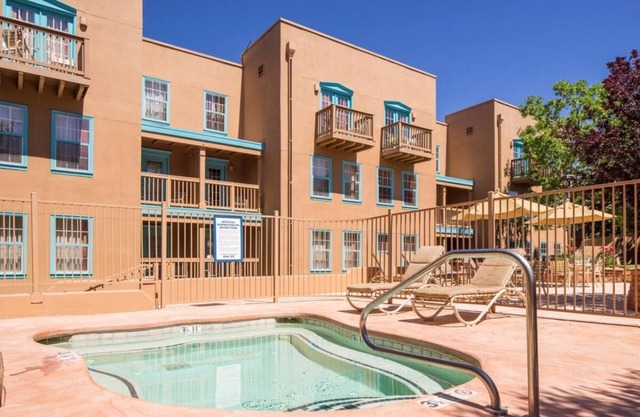 History, Culture, and Art Escape! Four Great Units, Near The Plaza