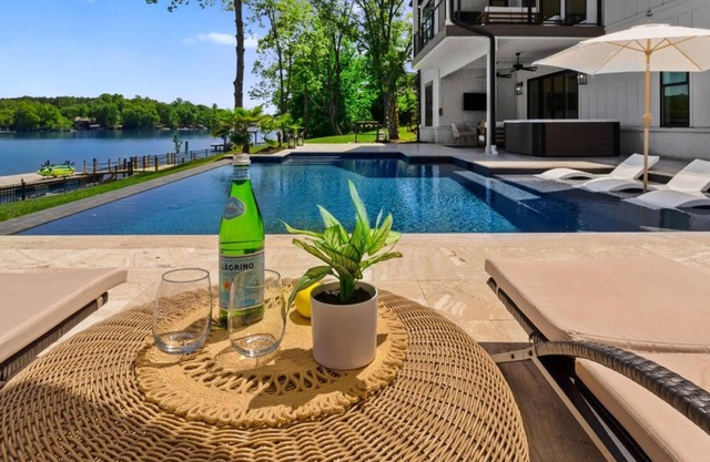 Hogan Crest w/Heated Pool & Optional Boat Rental