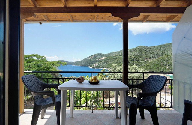 Holiday Accommodation "Vardia Studio B" with Sea View, Balcony and Wi-Fi