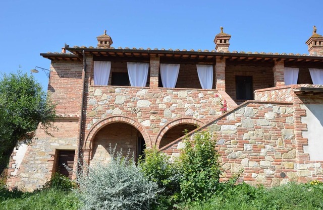 Holiday Apartment "Aria" with Shared Pool, Private Terrace & Wi-Fi