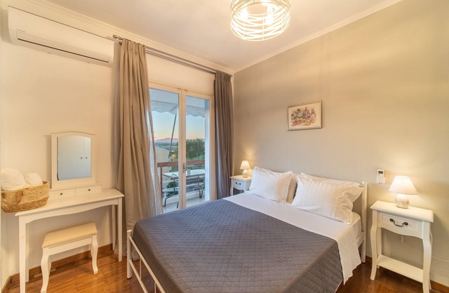 Holiday Apartment Diamond Suite with Balcony & Wi-Fi