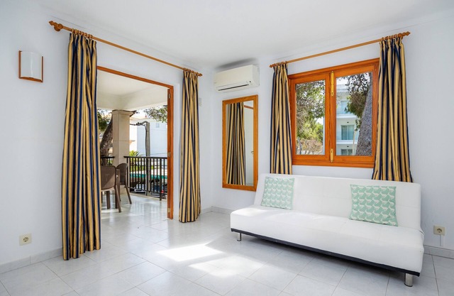 Holiday Apartment "Mhm 5" with Balcony & Wi-Fi