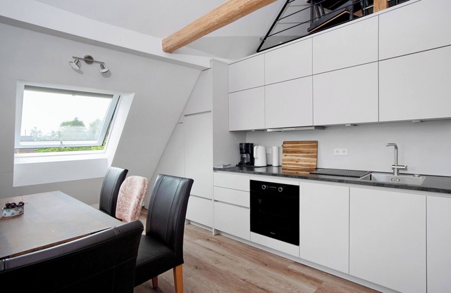Holiday Apartment 'Newly Renovated Attic Apartment' with Wi-Fi