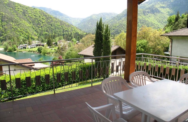 Holiday apartment overlooking lake