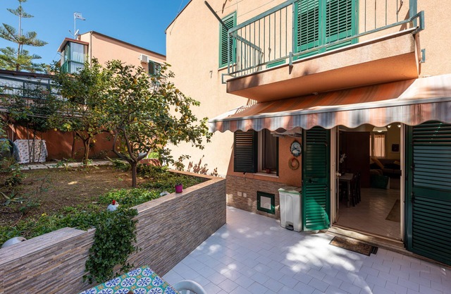 Holiday Apartment 'Paradiso Marino' with Terrace, Garden & Wi-Fi