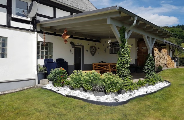 Holiday Apartment with Private Terrace, Shared Garden and Wi-Fi