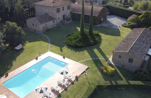 Holiday apartments in the countryside near Cortona