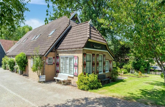 Holiday farm by the water in Giethoorn