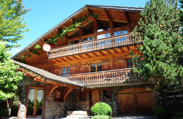 Holiday Home 'Chalet Le Pré Caro' with Mountain View, Private Terrace and Wi-Fi