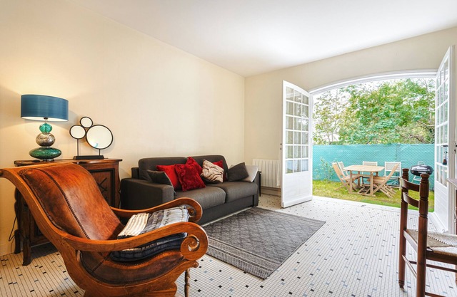 Holiday Home 'Longère Proche Plage Et Forêt 2' with Shared Terrace, Shared Garden and Wi-Fi