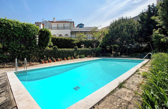 Holiday Home 'Casa Da Ladeira - São Martinho' with Sea View, Shared Pool and Wi-Fi