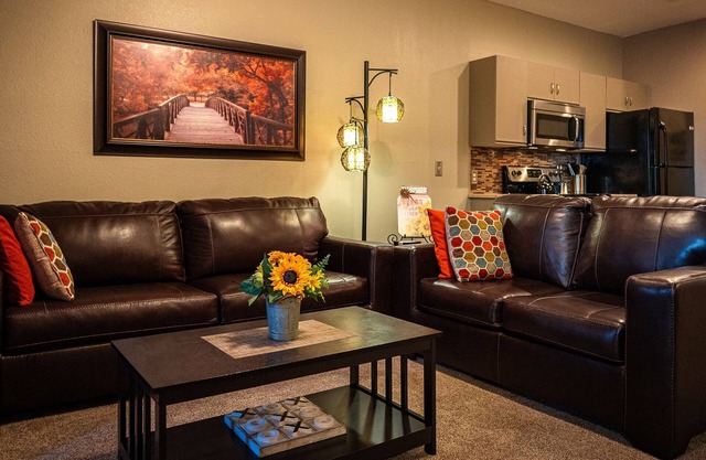 Holiday Hills 2BR | Pools, Golf, King, Walk-In