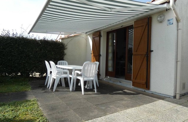 Holiday Home with Pool, Near Beach, WiFi, and Parking in Notre-Dame-de-Monts - Sleeps 5