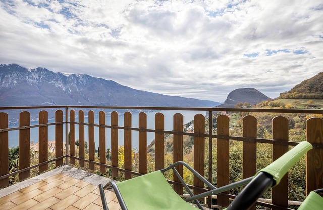 Holiday Home 'Casa Damiano' with Lake View, Private Garden and Wi-Fi