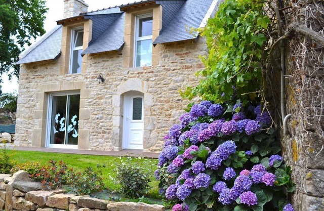 Holiday Home 'A La Ferme Du Cosquer' with Private Terrace, Private Garden and Wi-Fi
